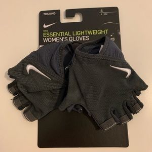 BNWT Nike Essential Lightweight Women’s Training Gloves Weightlifting